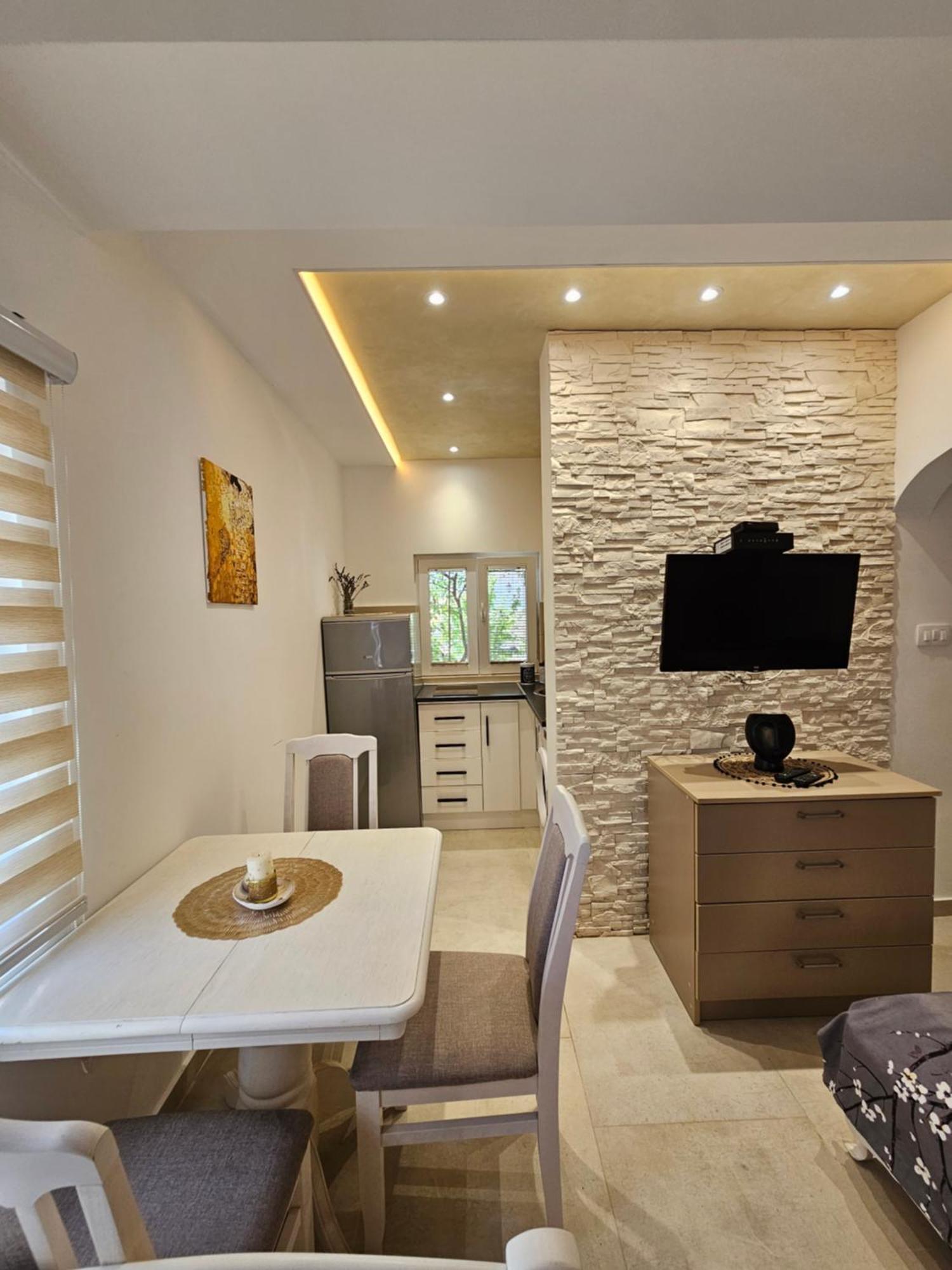 Studio Apartmani Vukasin Tivat Oda fotoğraf