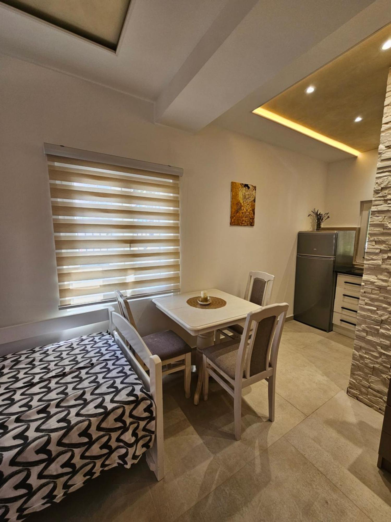 Studio Apartmani Vukasin Tivat Oda fotoğraf