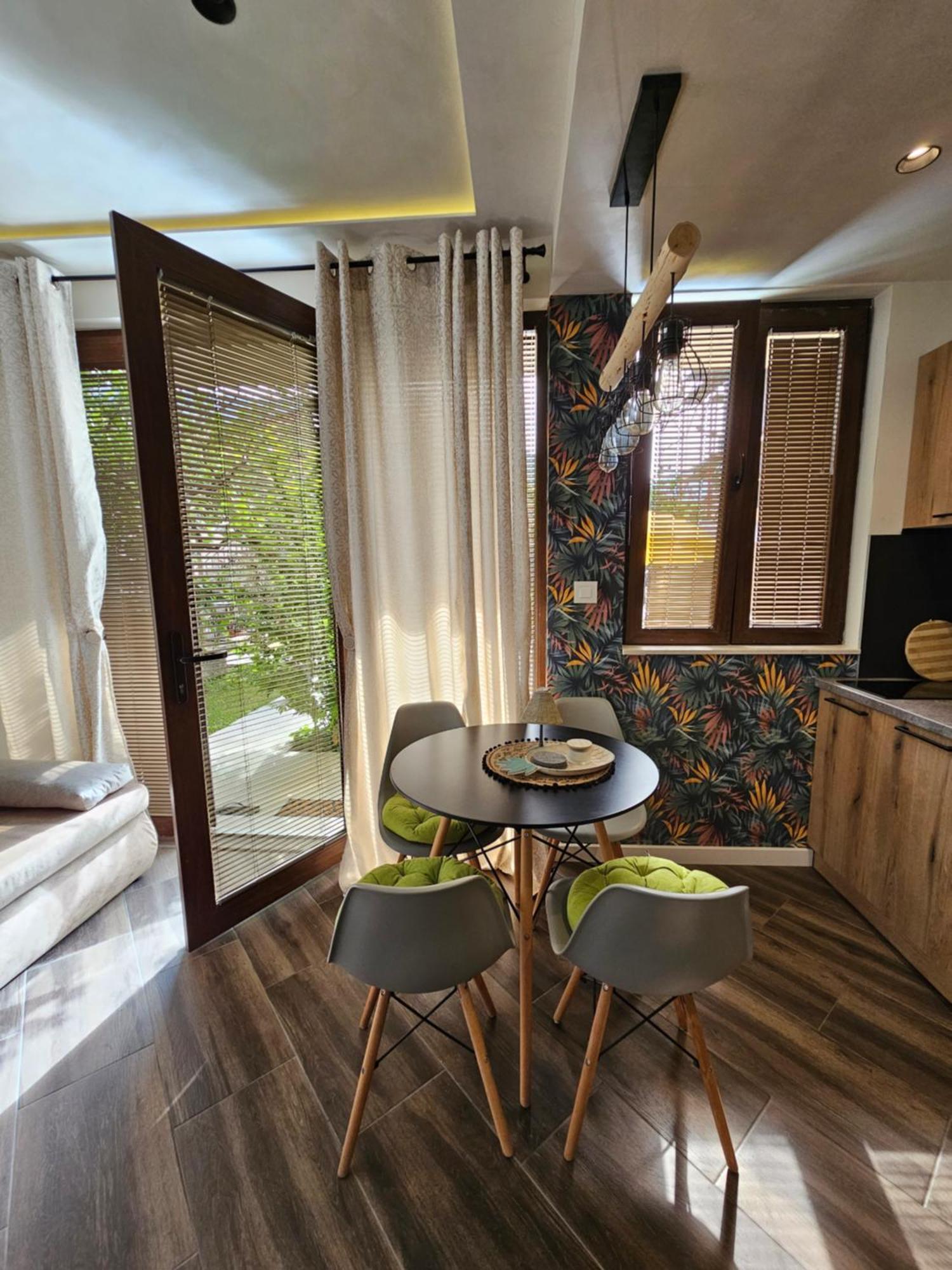 Studio Apartmani Vukasin Tivat Oda fotoğraf